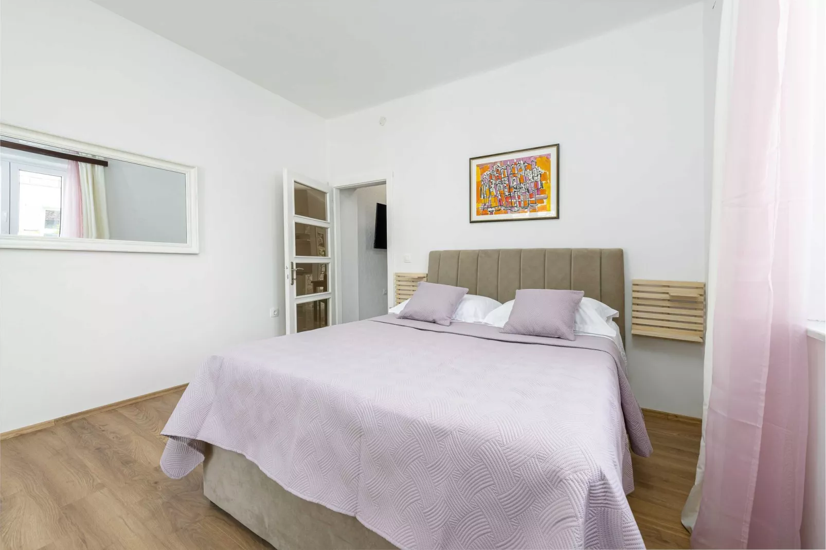 Apartment Iva - One Bedroom Apartment with Balcony-Schlafzimmer