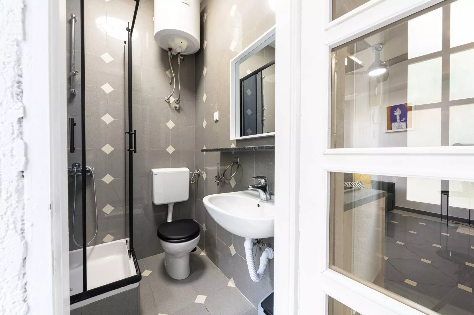 Apartment Iva - One Bedroom Apartment with Balcony-Badezimmer