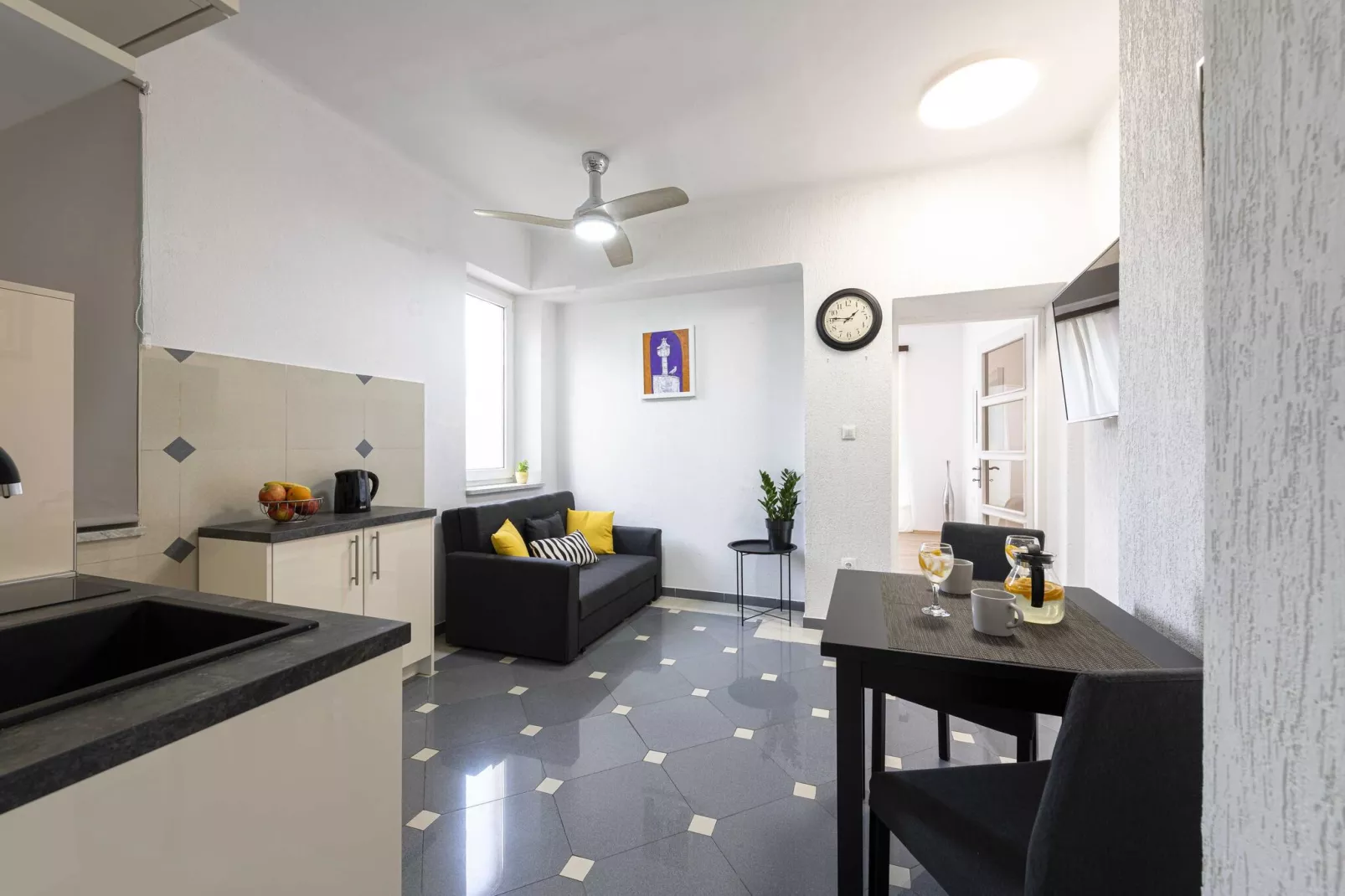 Apartment Iva - One Bedroom Apartment with Balcony-Innen