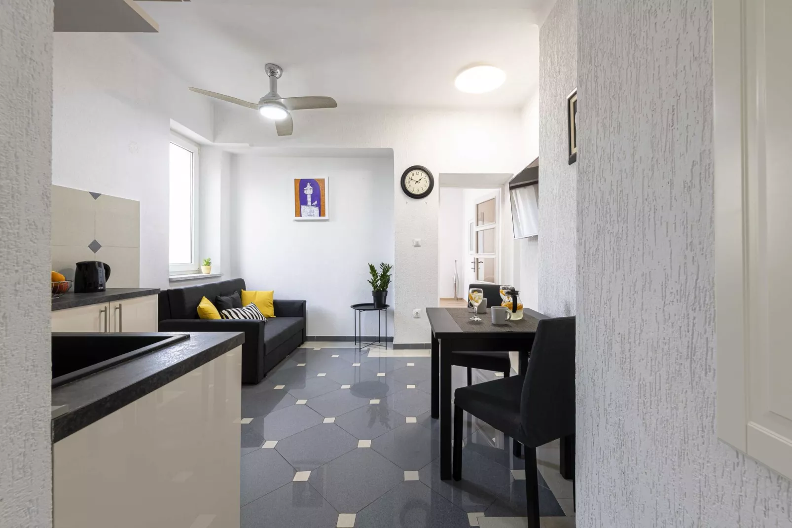 Apartment Iva - One Bedroom Apartment with Balcony-Innen