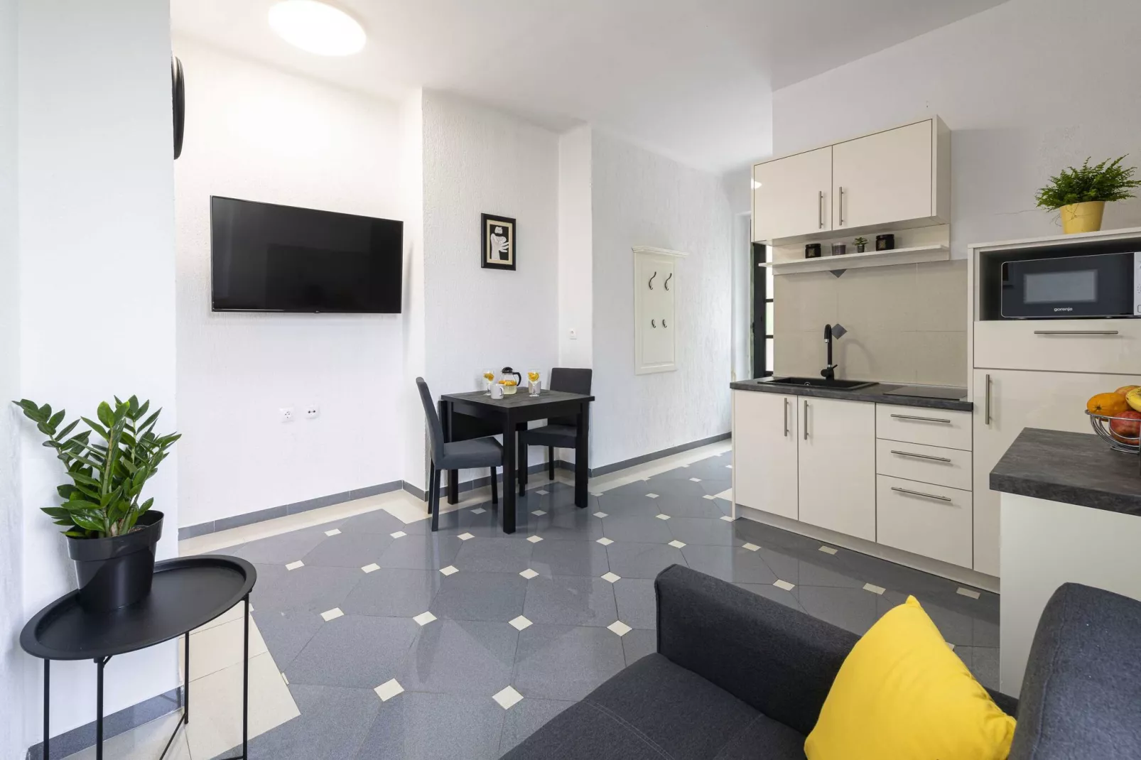 Apartment Iva - One Bedroom Apartment with Balcony-Innen