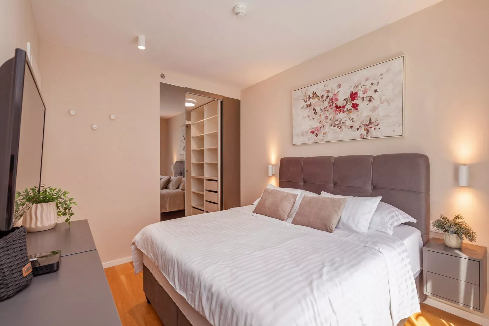 Apartment Floramye  - Three Bedroom Apartment with Balcony-Schlafzimmer
