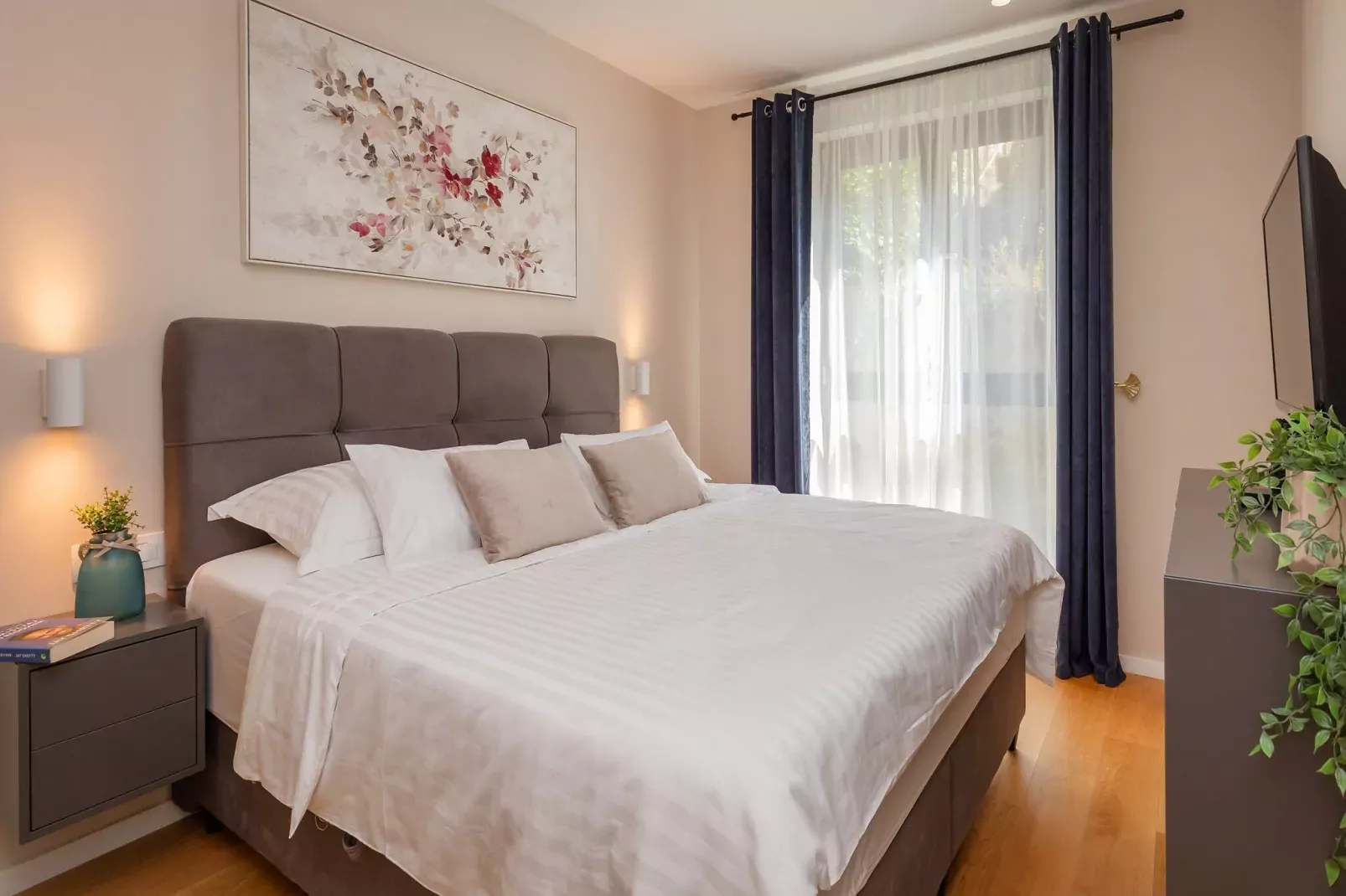 Apartment Floramye  - Three Bedroom Apartment with Balcony-Schlafzimmer
