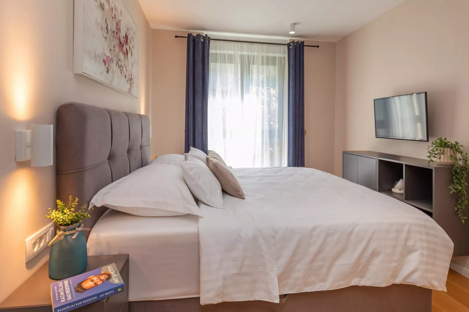 Apartment Floramye  - Three Bedroom Apartment with Balcony-Schlafzimmer