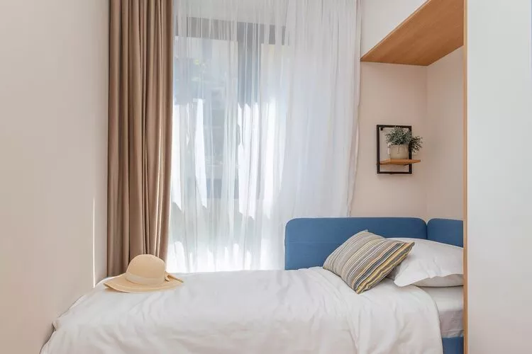 Apartment Floramye  - Three Bedroom Apartment with Balcony-Schlafzimmer
