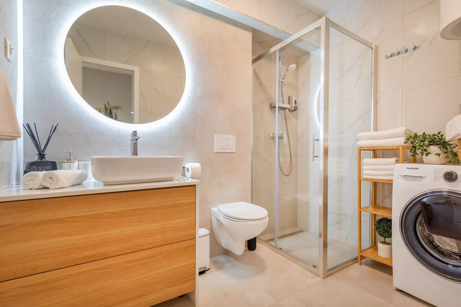 Apartment Floramye  - Three Bedroom Apartment with Balcony-Badezimmer