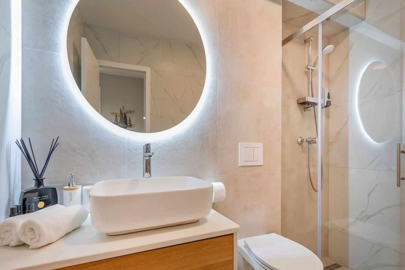 Apartment Floramye  - Three Bedroom Apartment with Balcony-Badezimmer
