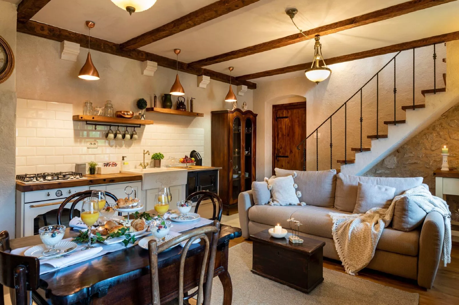 Authentic Stone House Lola - Two Bedroom Holiday Home-Salon