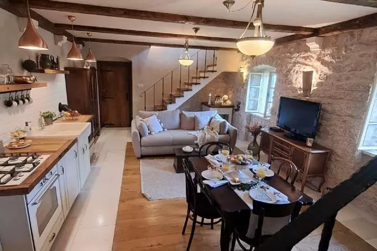 Authentic Stone House Lola - Two Bedroom Holiday Home-Salon