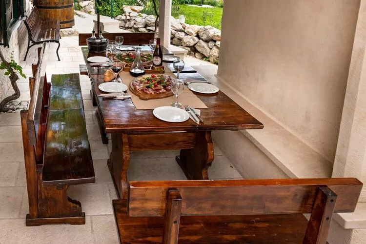 Authentic Stone House Lola - Two Bedroom Holiday Home-Salle à manger