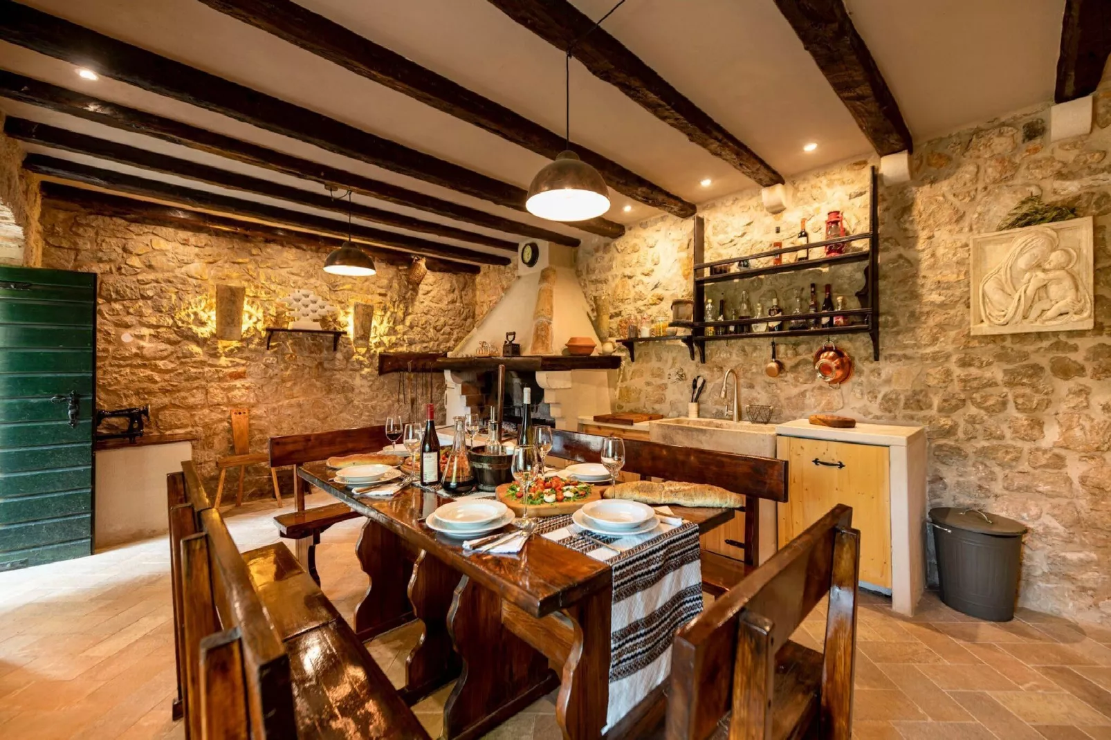 Authentic Stone House Lola - Two Bedroom Holiday Home-Salle à manger