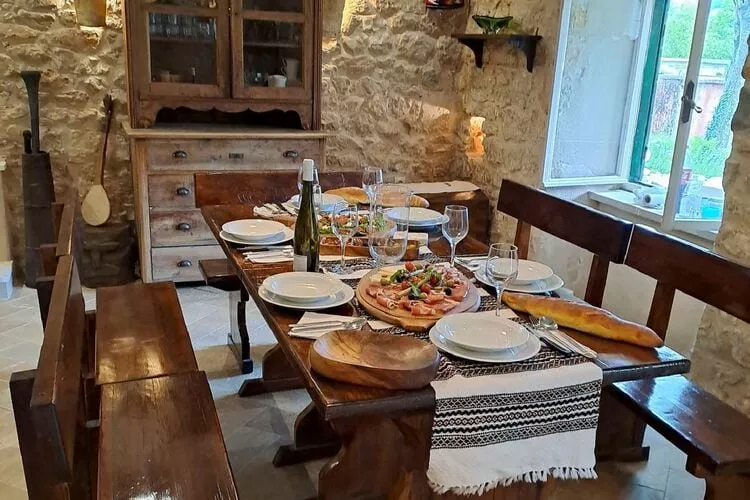 Authentic Stone House Lola - Two Bedroom Holiday Home-Salle à manger