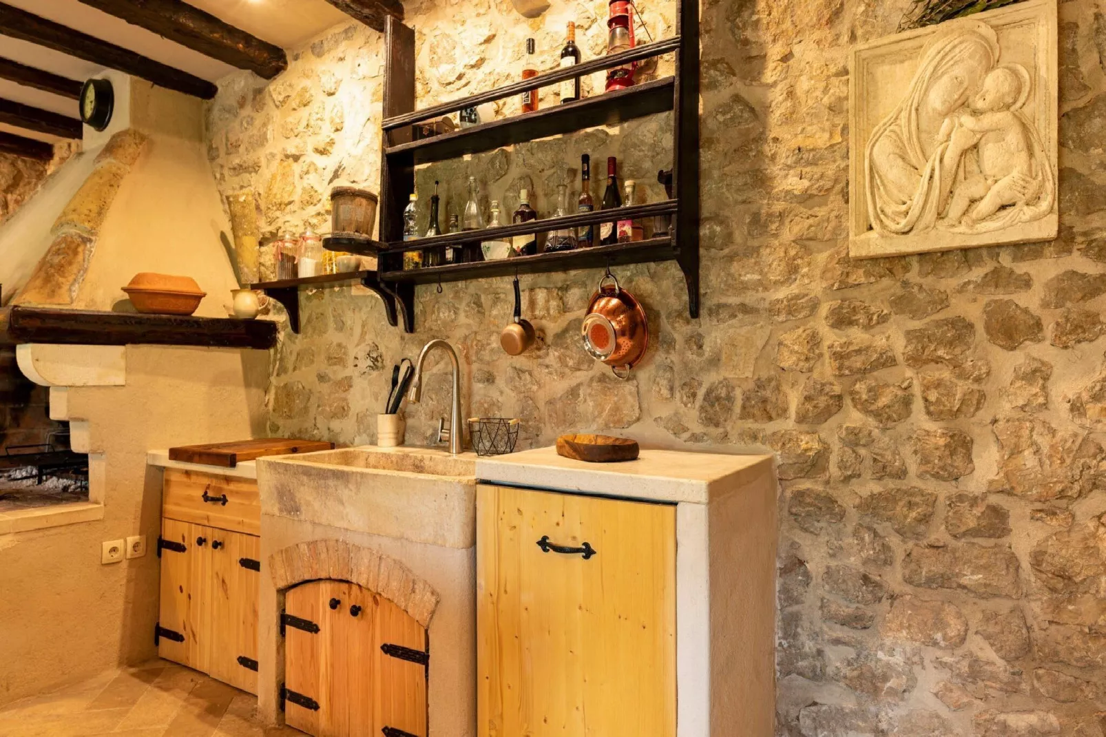 Authentic Stone House Lola - Two Bedroom Holiday Home-Cuisine