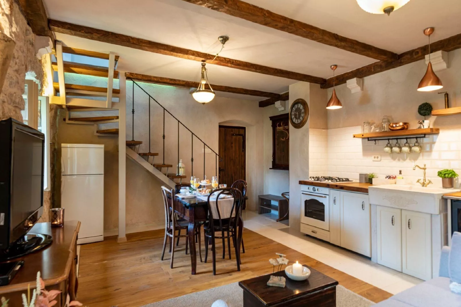 Authentic Stone House Lola - Two Bedroom Holiday Home-Cuisine