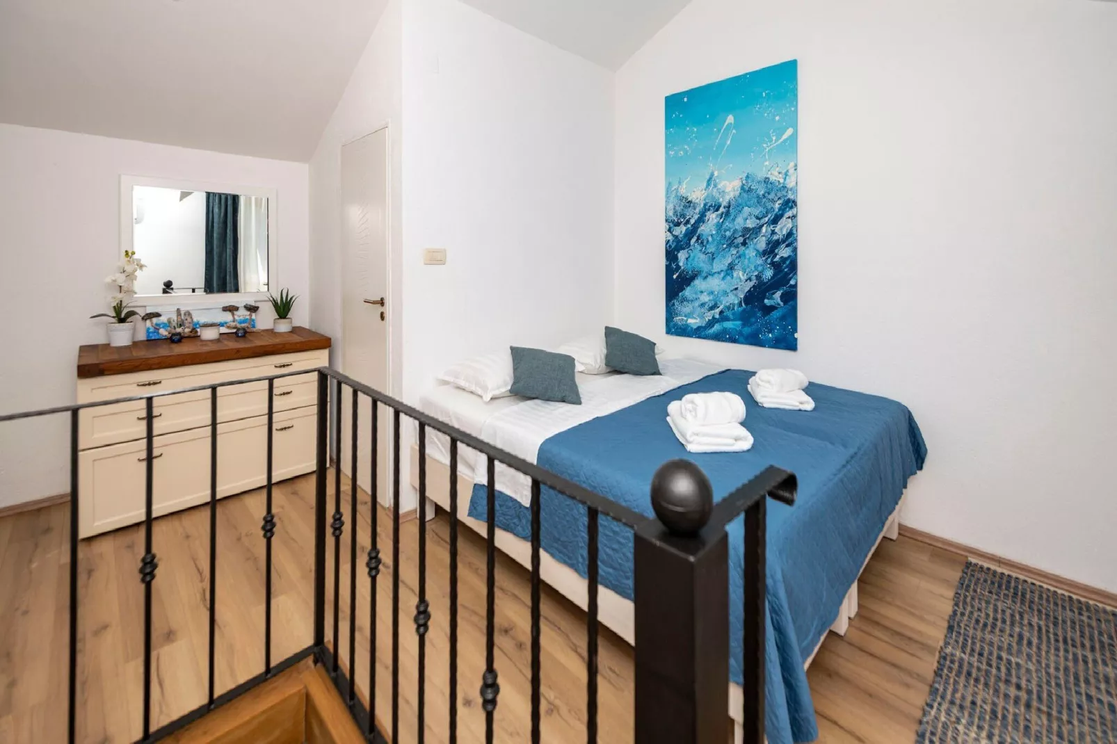 Authentic Stone House Lola - Two Bedroom Holiday Home-Chambre