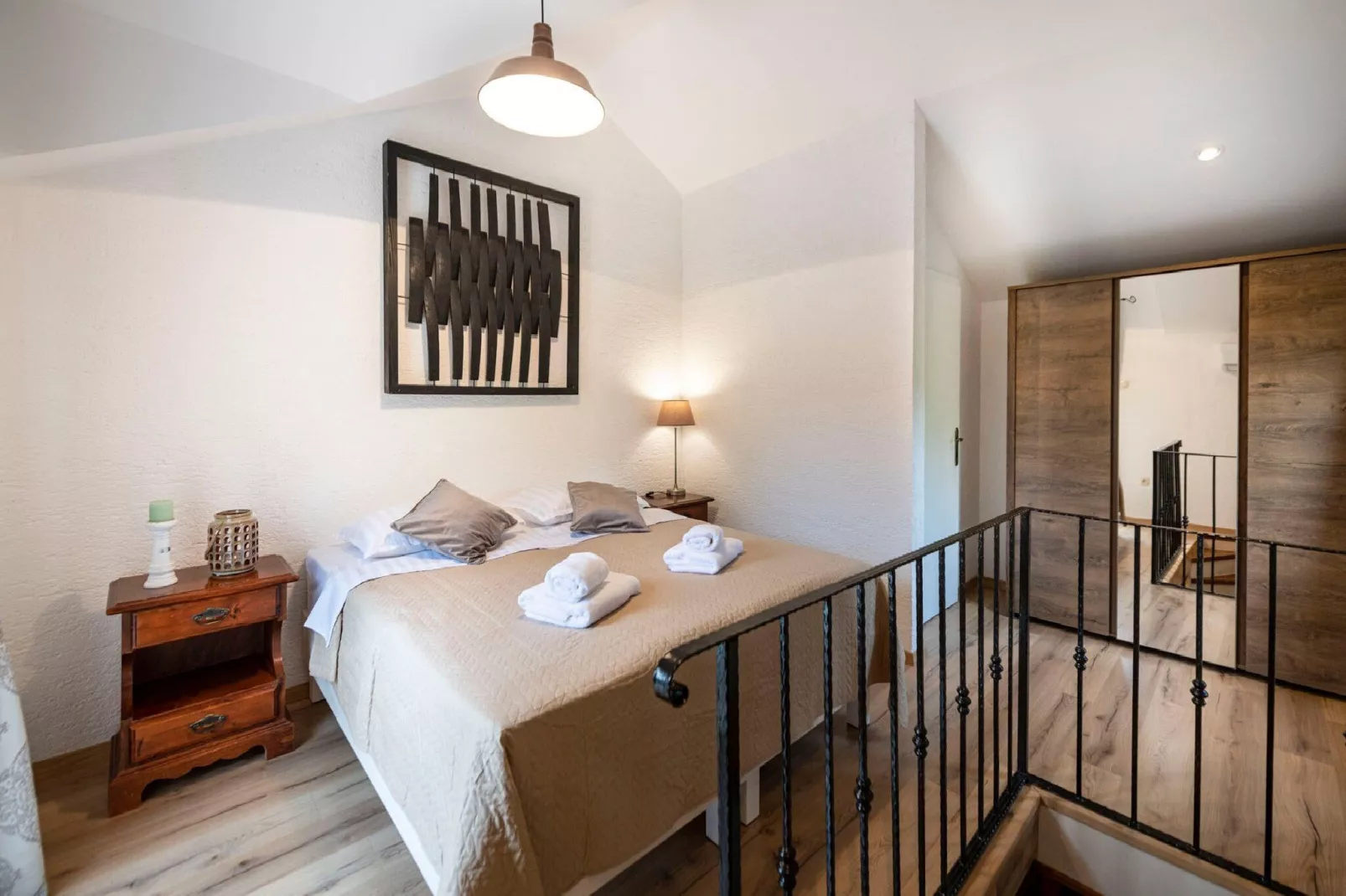 Authentic Stone House Lola - Two Bedroom Holiday Home-Chambre