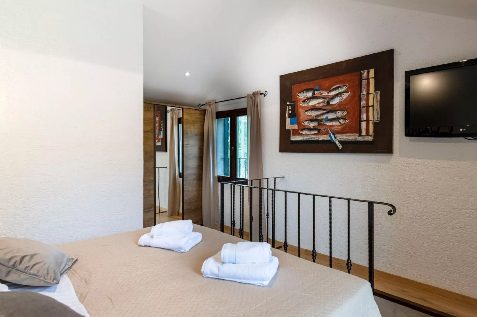 Authentic Stone House Lola - Two Bedroom Holiday Home-Chambre