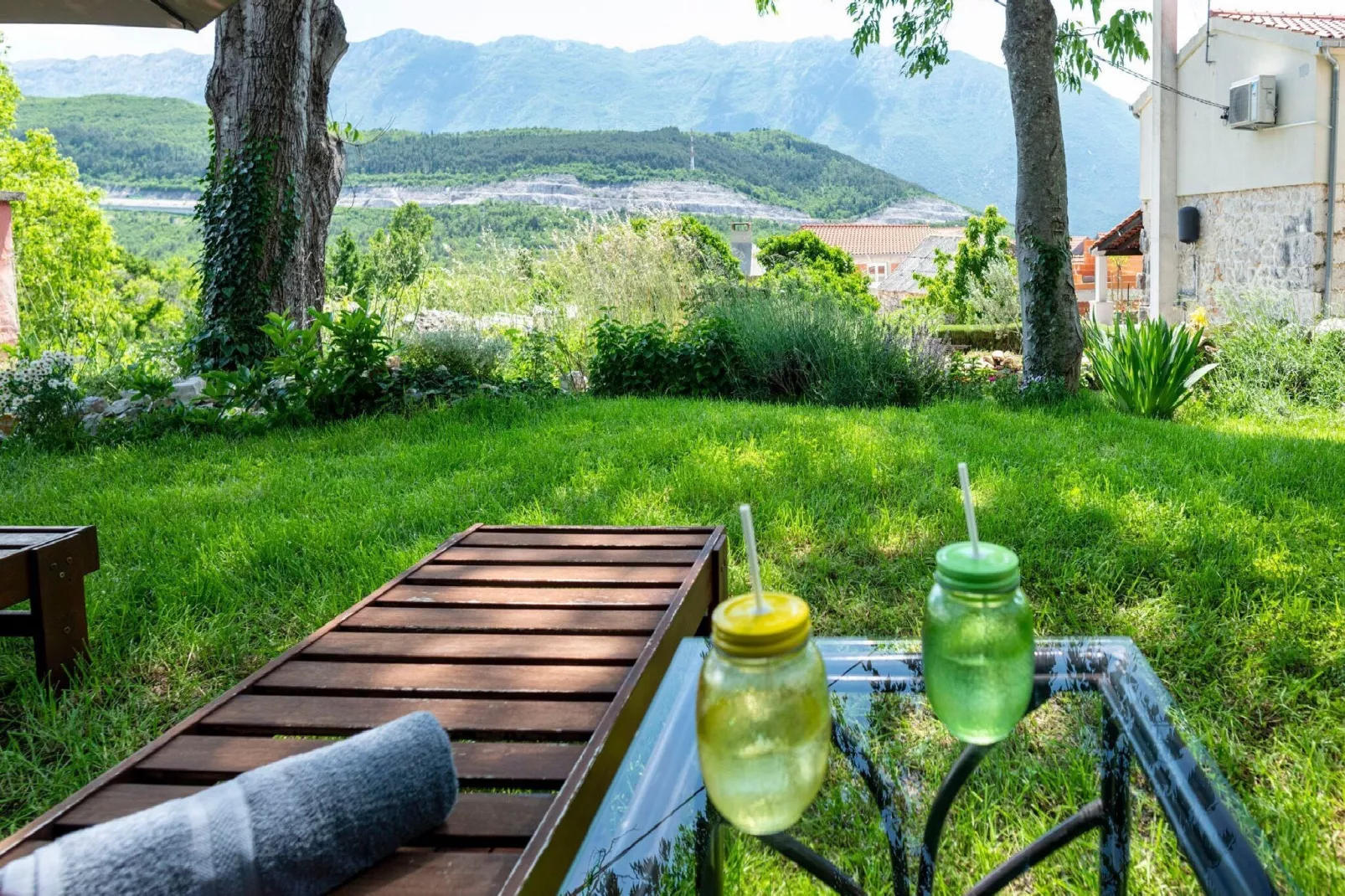 Authentic Stone House Lola - Two Bedroom Holiday Home-Jardin d'été
