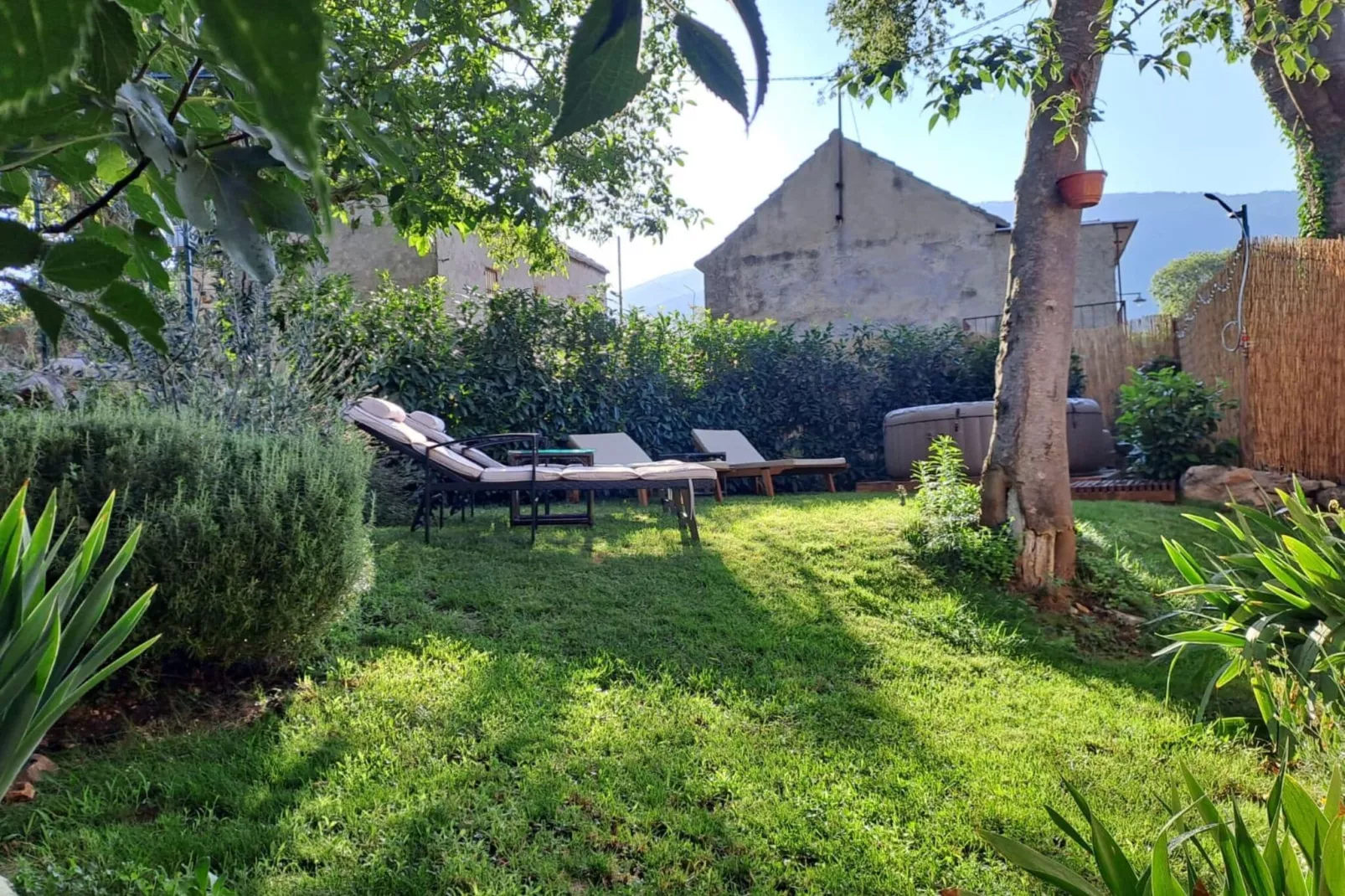Authentic Stone House Lola - Two Bedroom Holiday Home-Jardin d'été