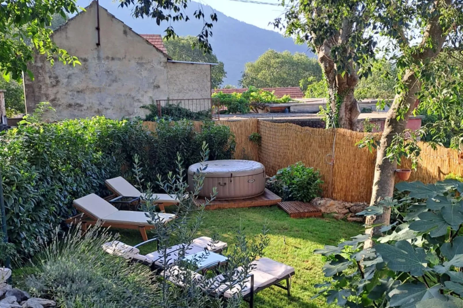 Authentic Stone House Lola - Two Bedroom Holiday Home-Jardin d'été