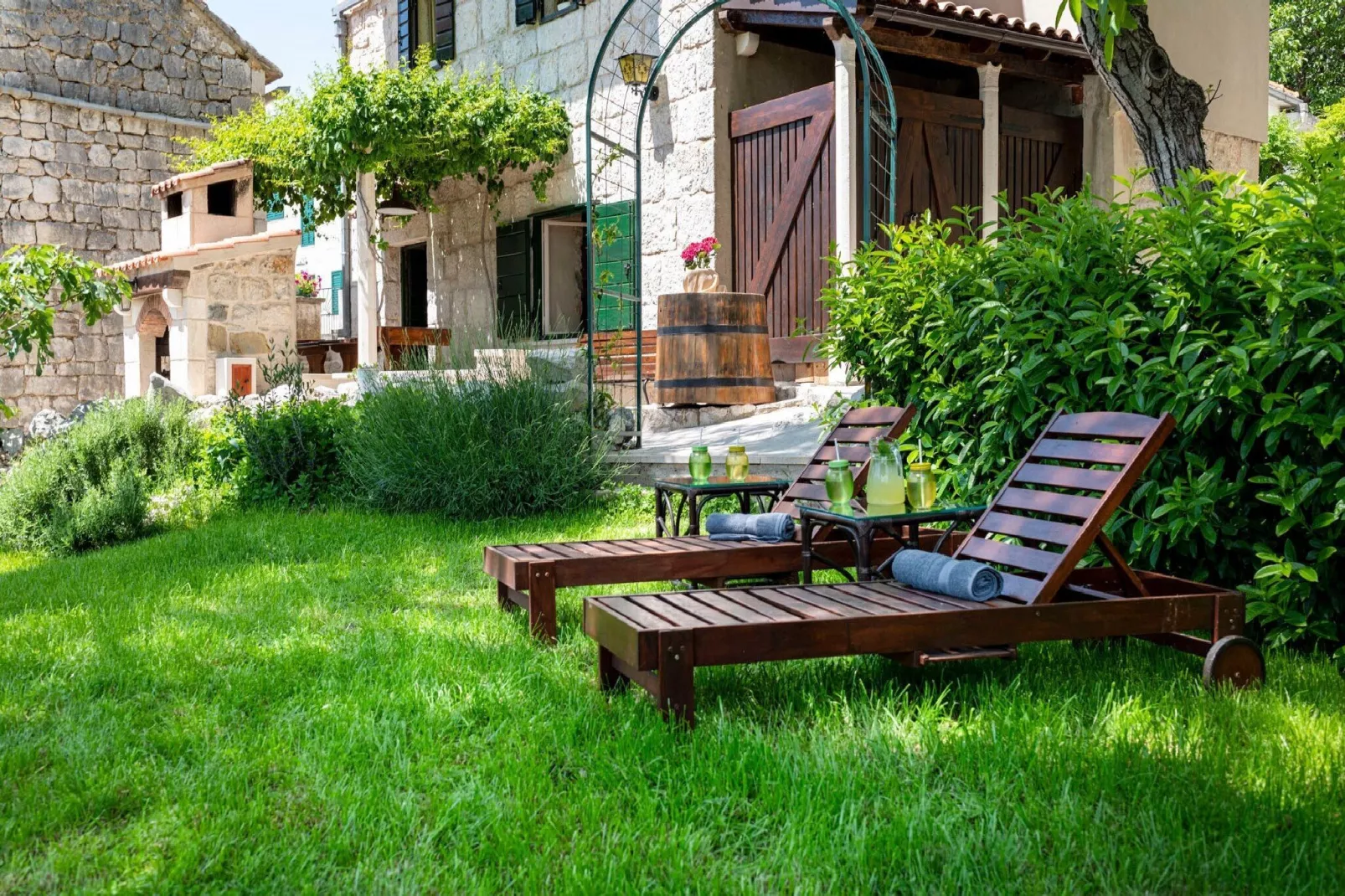 Authentic Stone House Lola - Two Bedroom Holiday Home-Extérieur
