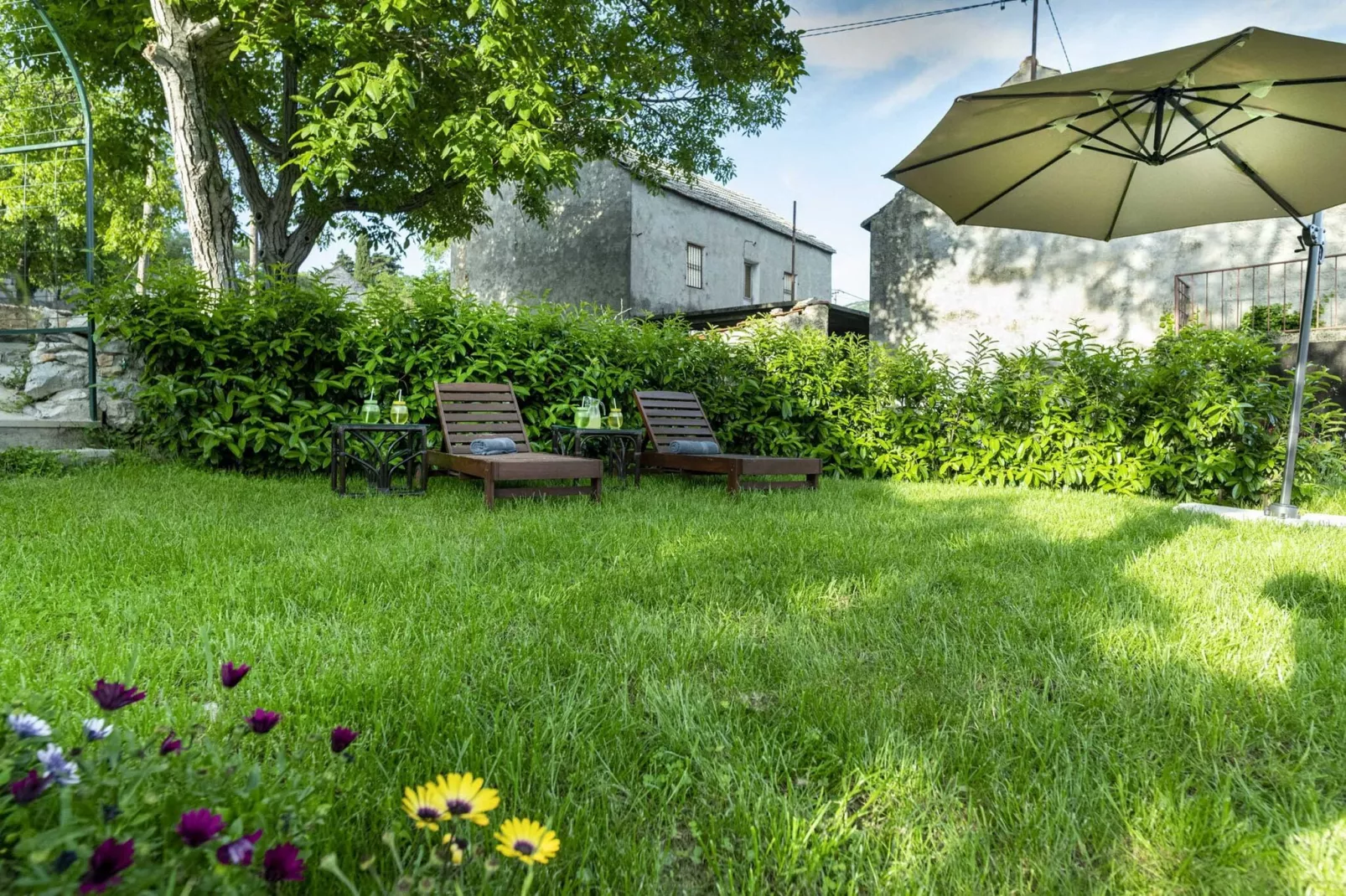 Authentic Stone House Lola - Two Bedroom Holiday Home-Terrasse
