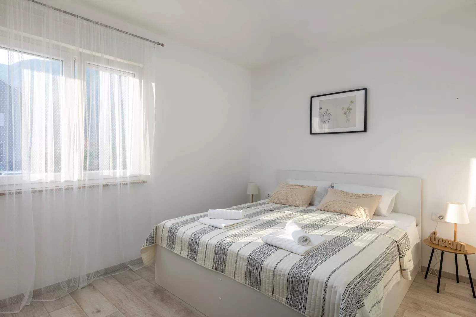 Apartment Why Not - Two Bedroom Apartment with Balcony-Schlafzimmer