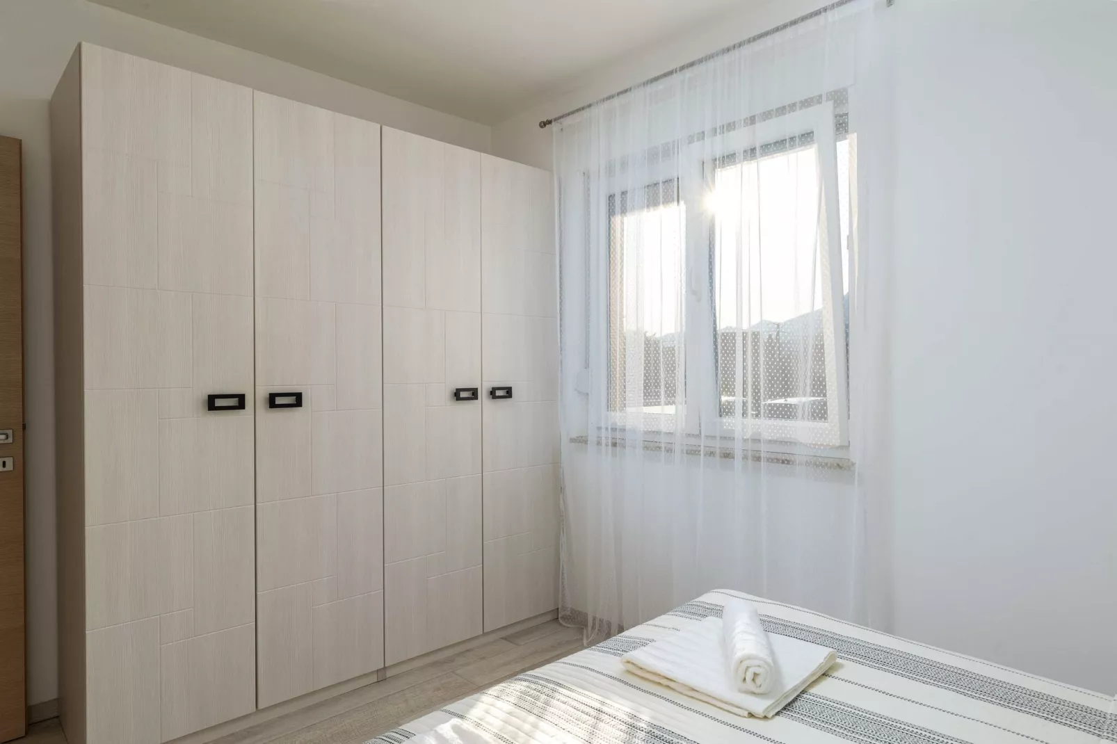 Apartment Why Not - Two Bedroom Apartment with Balcony-Schlafzimmer