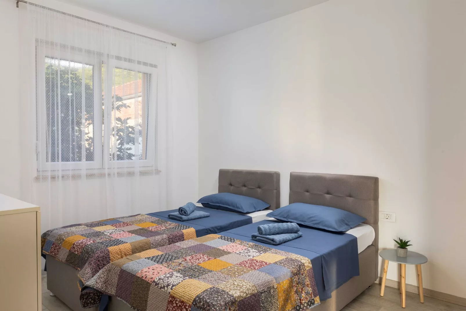 Apartment Why Not - Two Bedroom Apartment with Balcony-Schlafzimmer