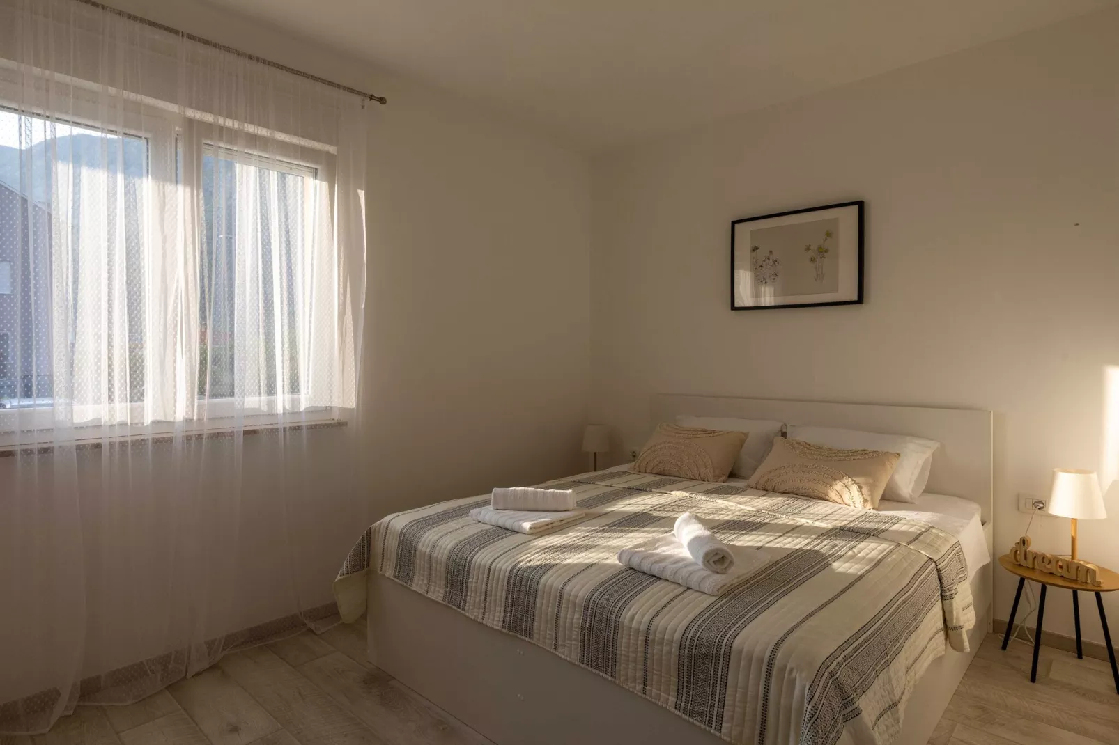 Apartment Why Not - Two Bedroom Apartment with Balcony-Schlafzimmer