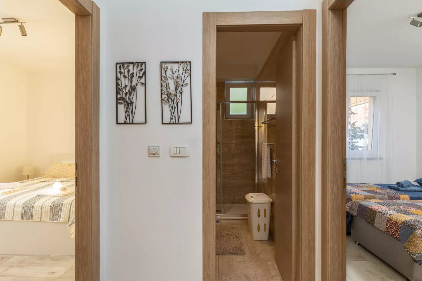 Apartment Why Not - Two Bedroom Apartment with Balcony-Badezimmer
