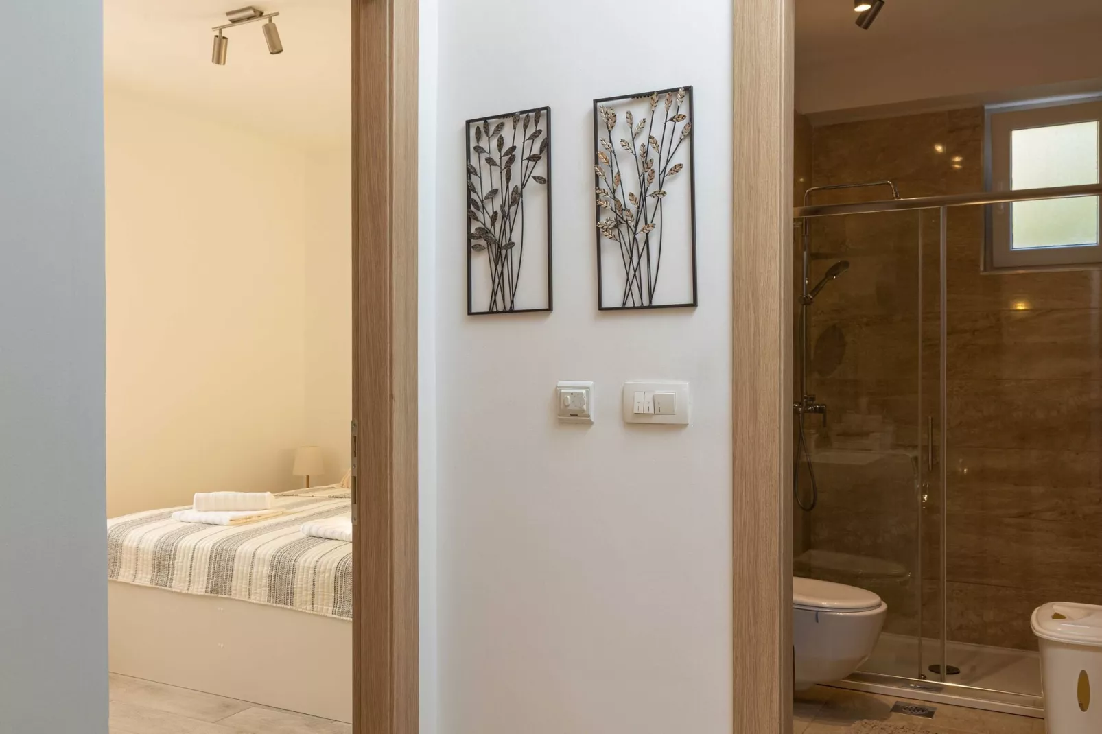 Apartment Why Not - Two Bedroom Apartment with Balcony-Badezimmer
