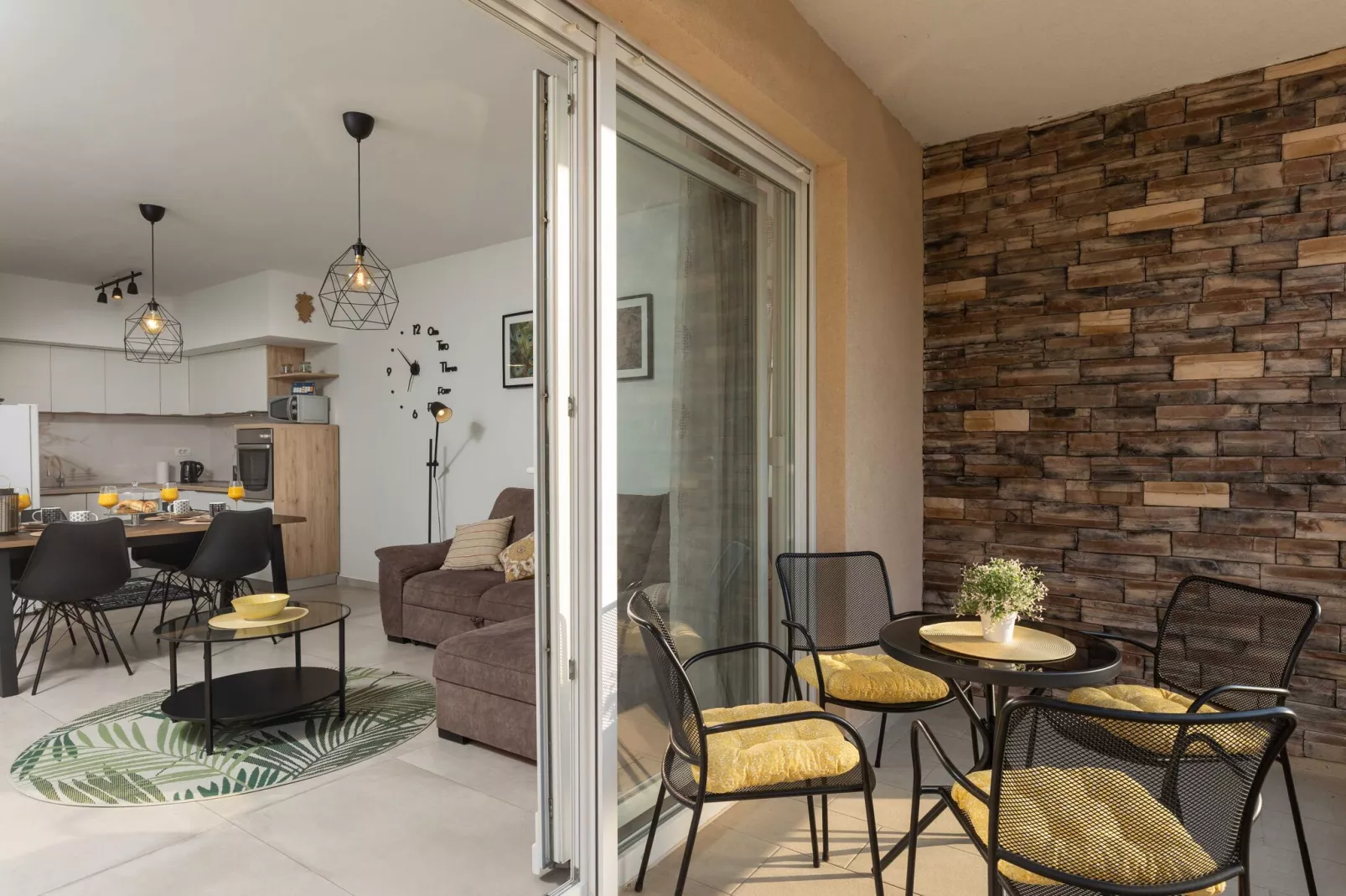 Apartment Why Not - Two Bedroom Apartment with Balcony-Terrassenbalkon
