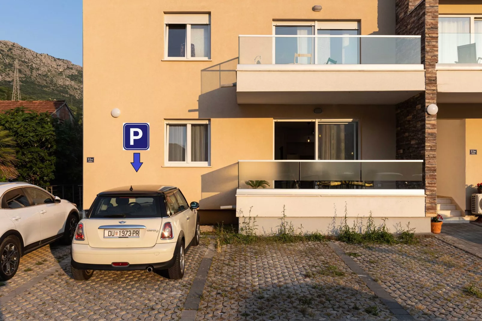 Apartment Why Not - Two Bedroom Apartment with Balcony-Parkplatz