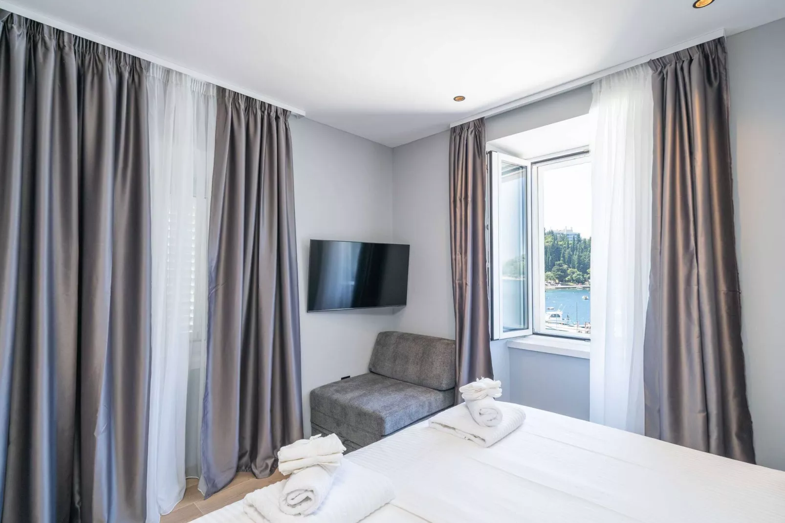 Apartments Villa Royale - Studio Apartment with Sea View - 1-Bedroom