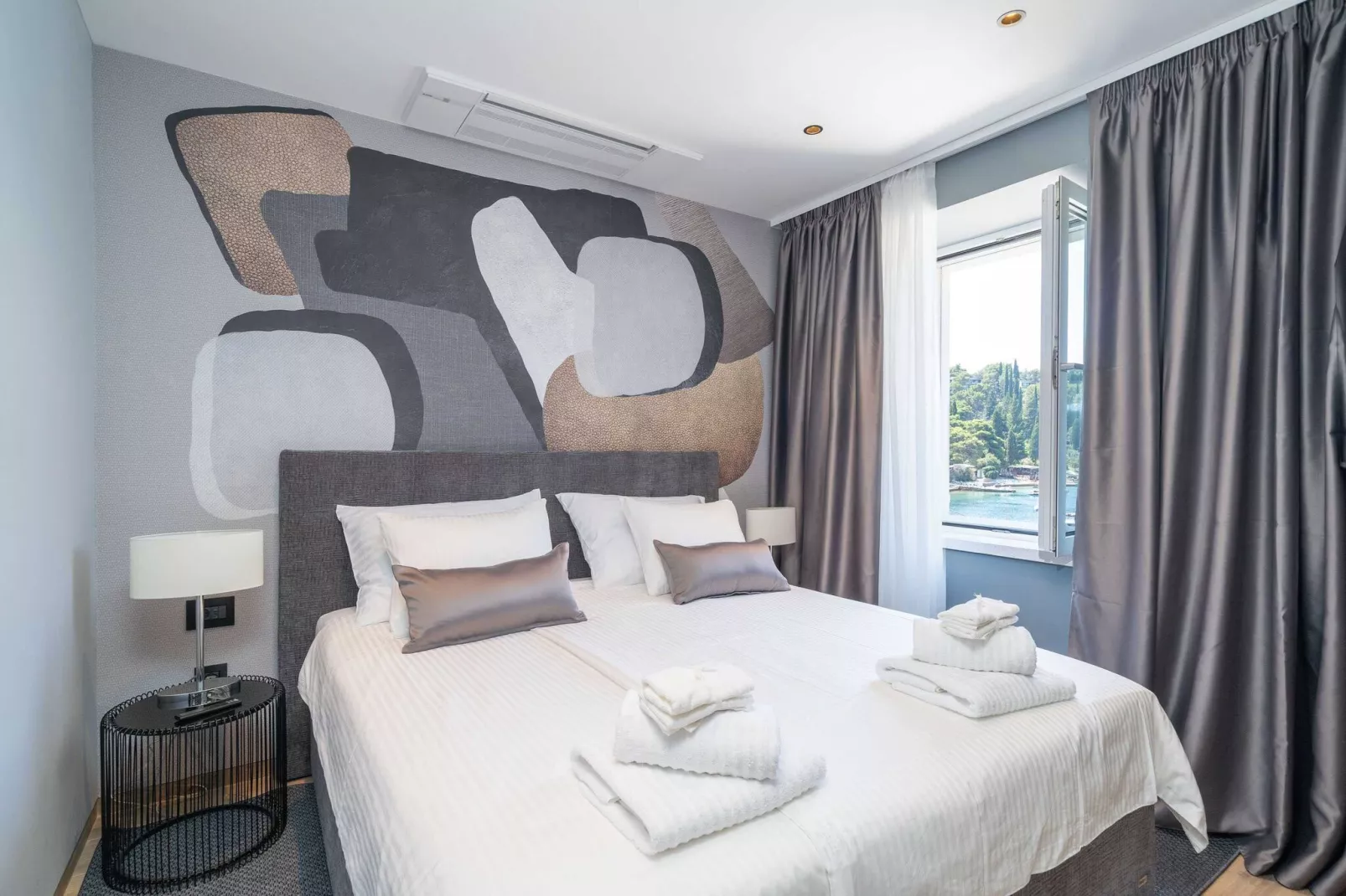 Apartments Villa Royale - Deluxe One Bedroom Apartment with Sea View - 2-Bedroom
