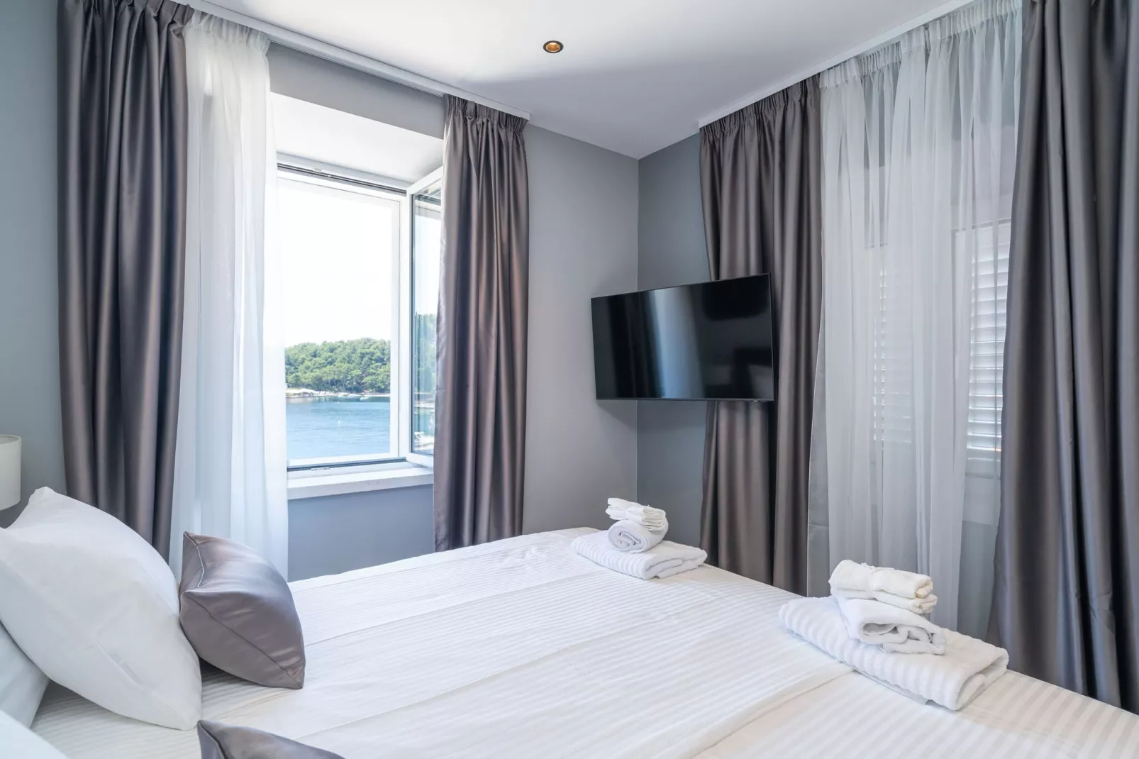 Apartments Villa Royale - Premium One Bedroom Apartment with Sea View - 3-Bedroom