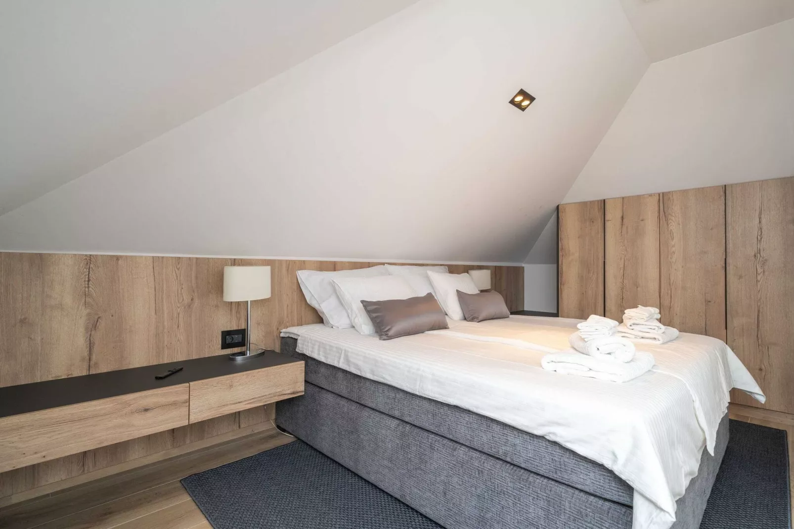Apartments Villa Royale - One Bedroom Apartment with Sea View - 4-Bedroom