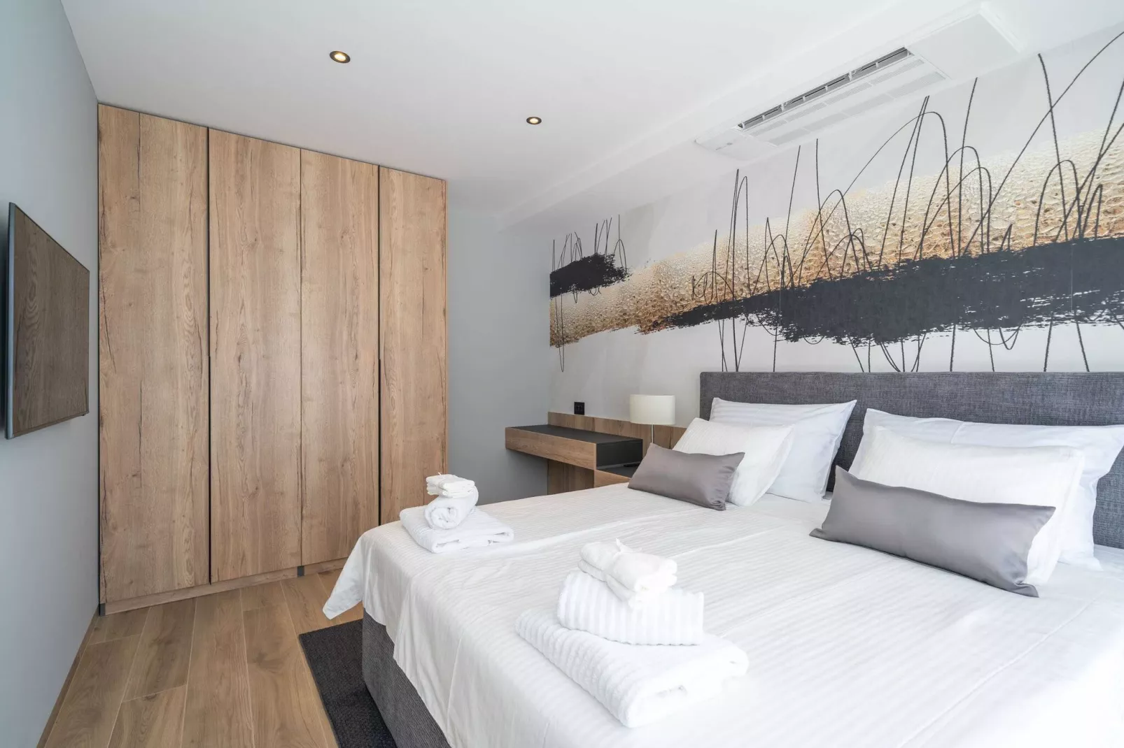 Apartments Villa Royale - Luxury One Bedroom Apartment with Terrace - 5