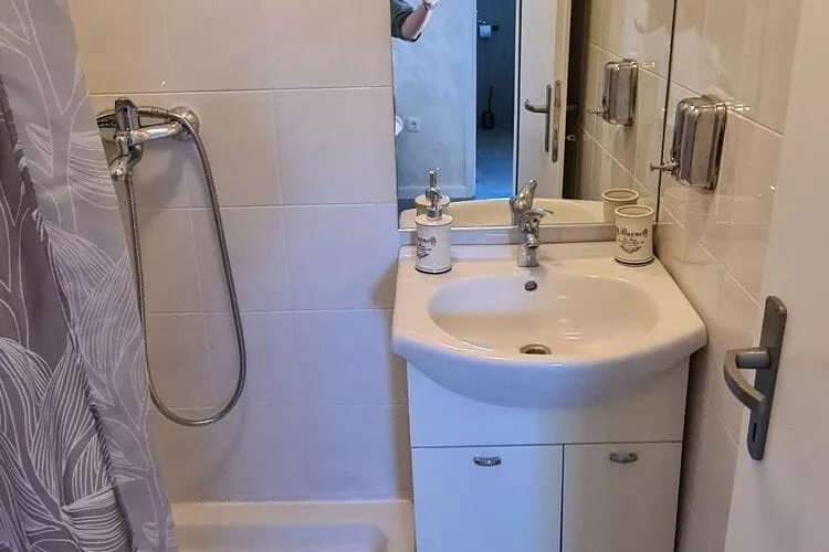 Apartment Solvit - Three Bedroom Apartment with Terrace-Badezimmer