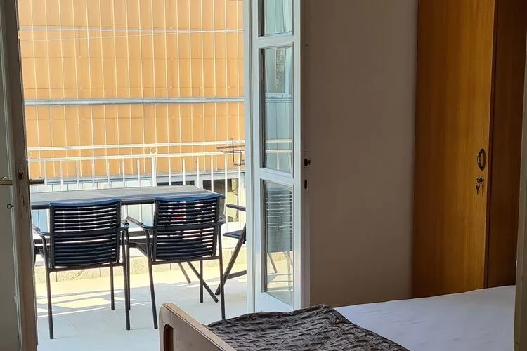 Apartment Solvit - Three Bedroom Apartment with Terrace-Terrassenbalkon