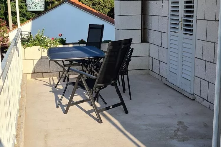 Apartment Solvit - Three Bedroom Apartment with Terrace-Terrassenbalkon