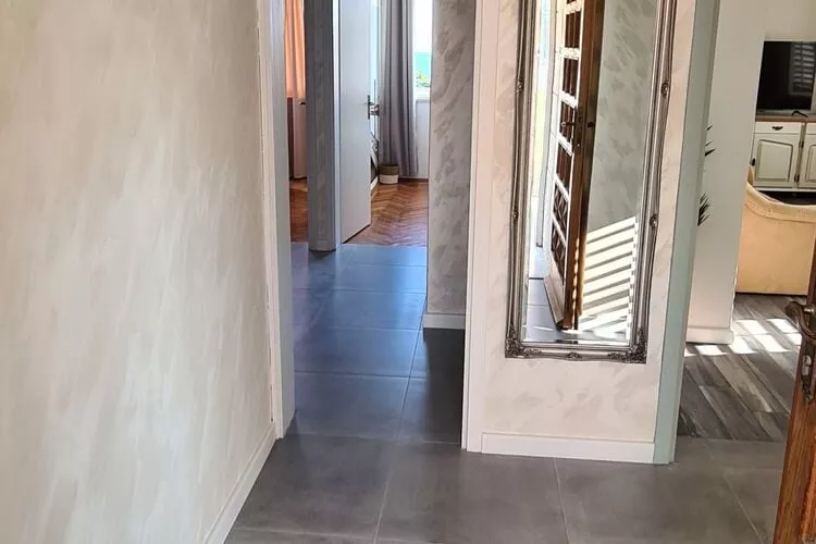 Apartment Solvit - Three Bedroom Apartment with Terrace-Innen