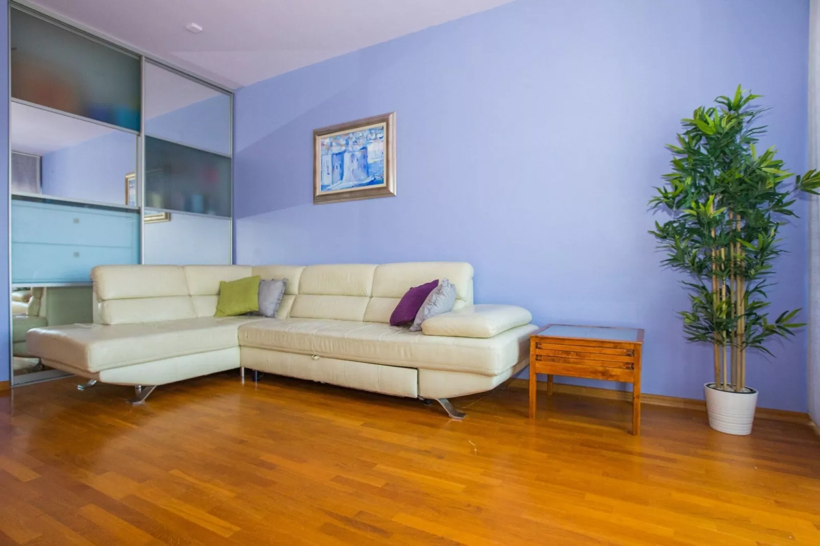 Apartment 3 beaches with free parking - Two Bedroom Apartment with Balcony and Sea View-Living room