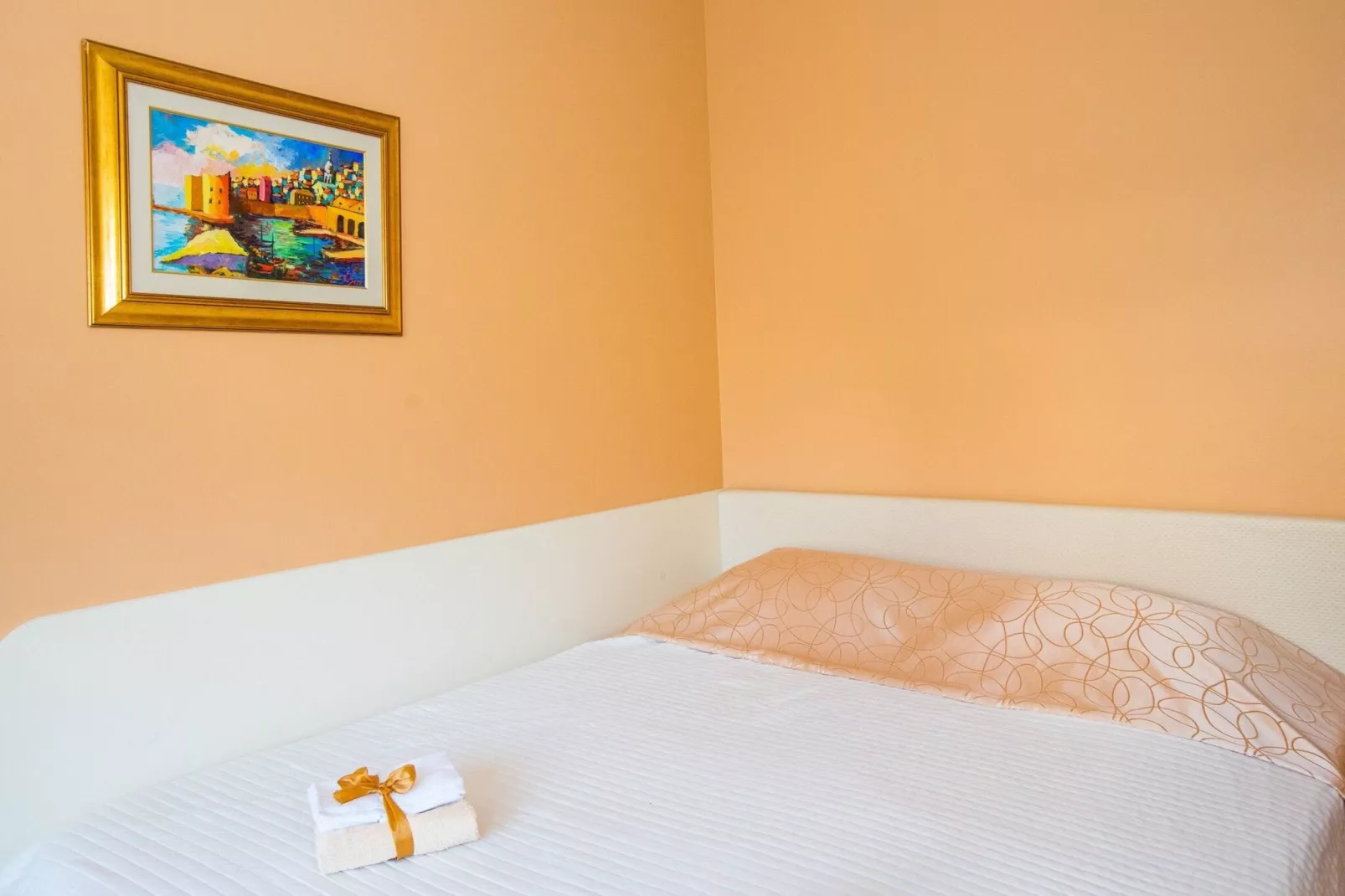 Apartment 3 beaches with free parking - Two Bedroom Apartment with Balcony and Sea View-Bedroom