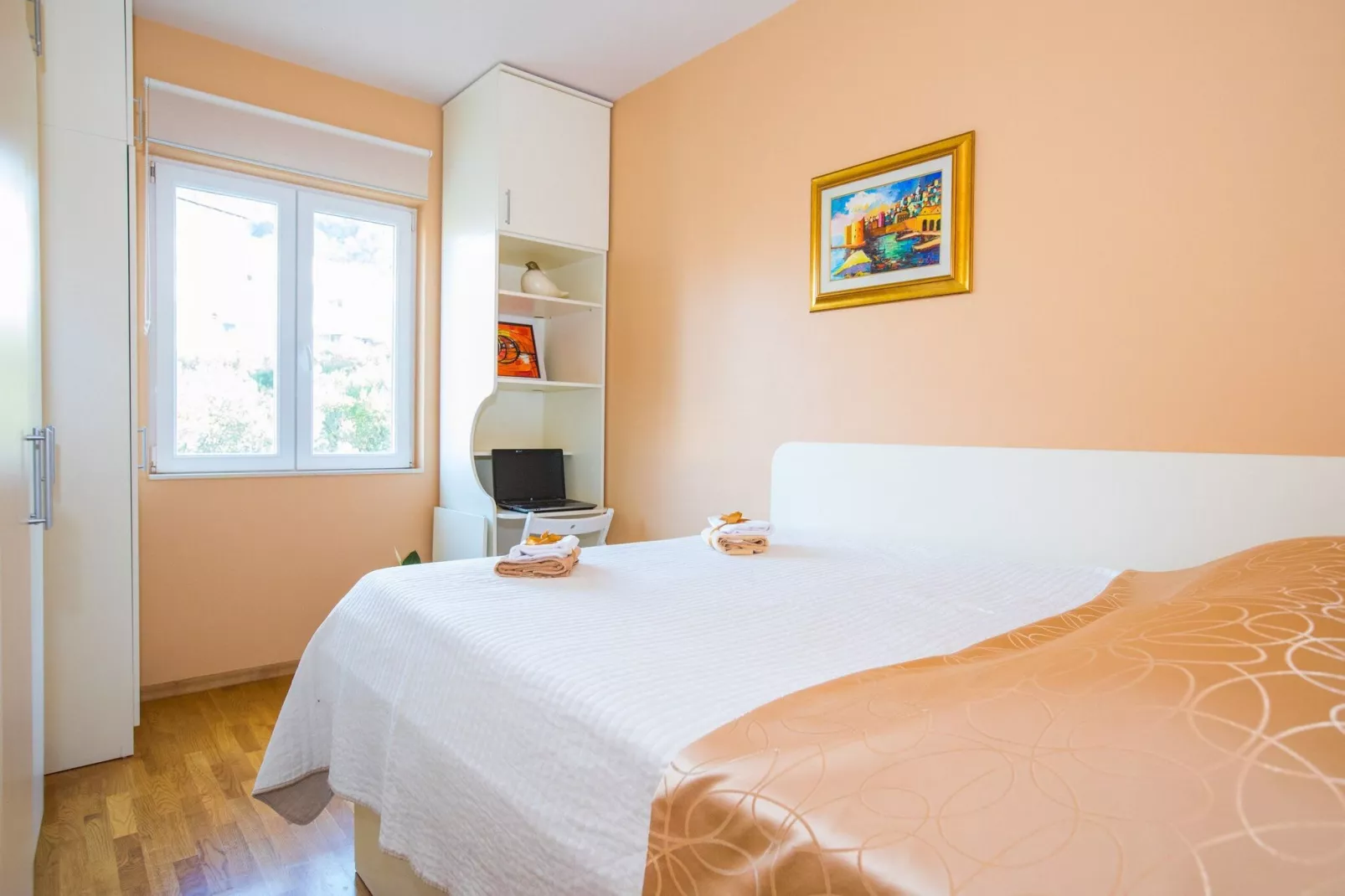 Apartment 3 beaches with free parking - Two Bedroom Apartment with Balcony and Sea View-Bedroom