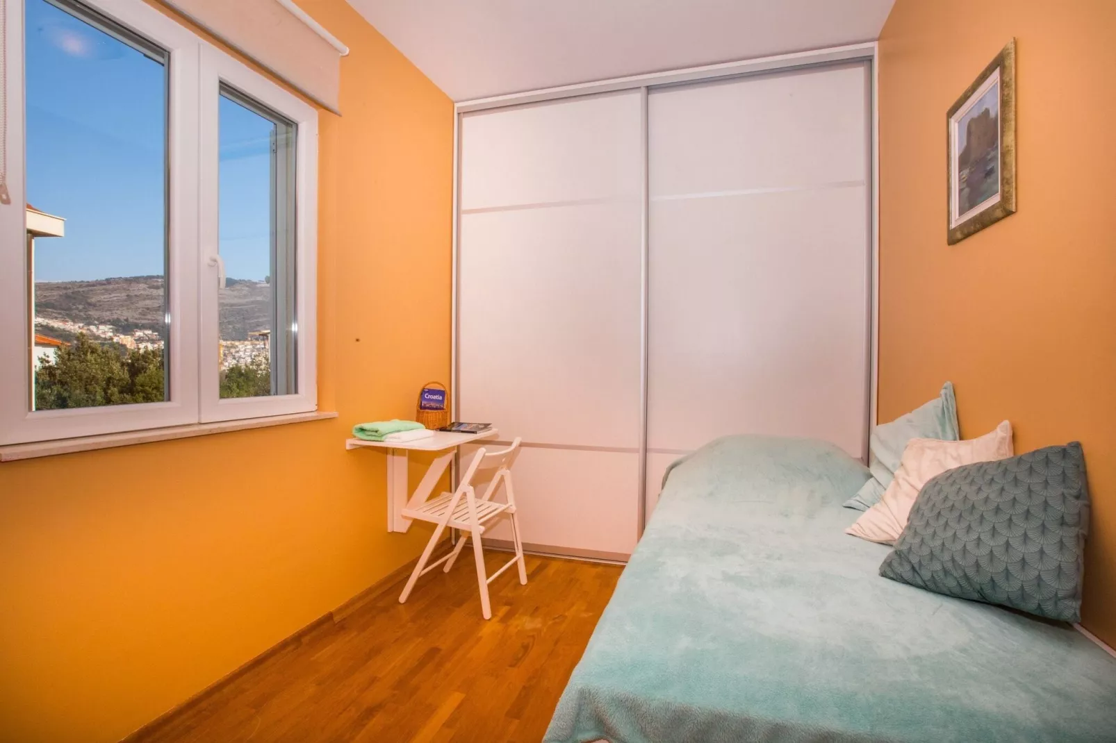 Apartment 3 beaches with free parking - Two Bedroom Apartment with Balcony and Sea View-Bedroom