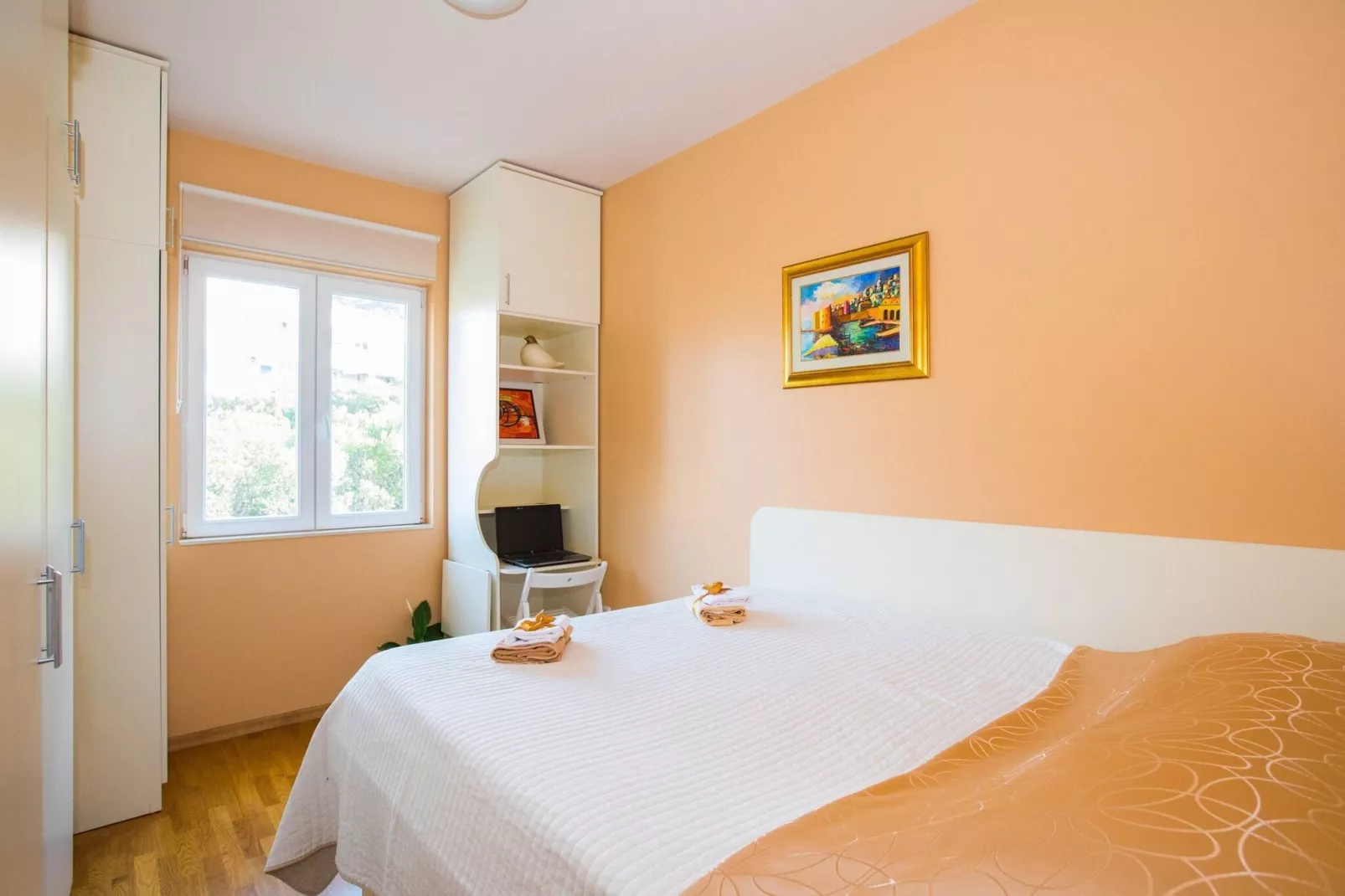 Apartment 3 beaches with free parking - Two Bedroom Apartment with Balcony and Sea View-Bedroom