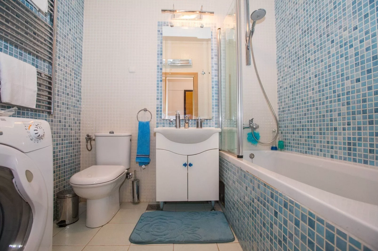Apartment 3 beaches with free parking - Two Bedroom Apartment with Balcony and Sea View-Bathroom
