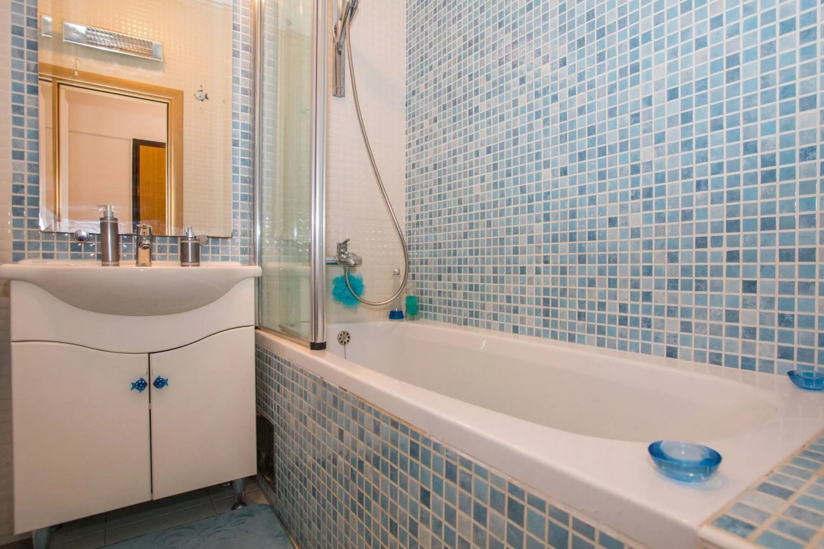 Apartment 3 beaches with free parking - Two Bedroom Apartment with Balcony and Sea View-Bathroom